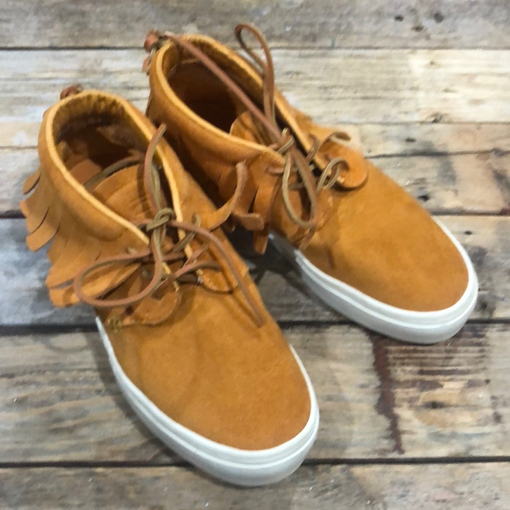 Clear weather fringe aware shoe